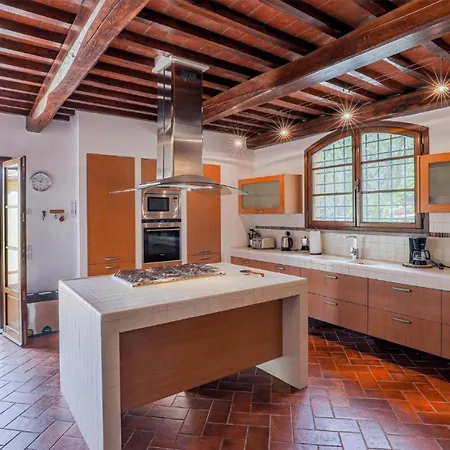 Beautiful In With Private Swimming Pool, Be Inside Or Outside