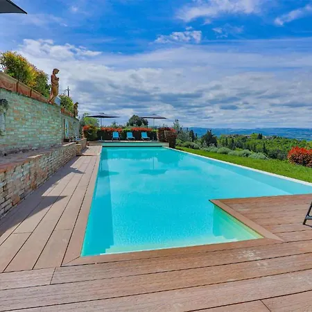 Beautiful In With Private Swimming Pool, Be Inside Or Outside *